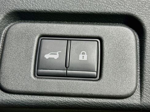 Used 2025 Nissan Rogue SV FWD image 28