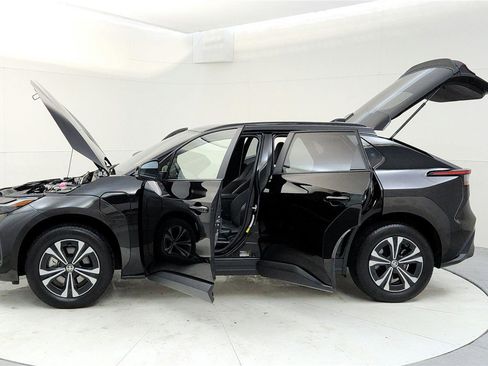 Used 2023 Toyota bZ4X XLE image 10