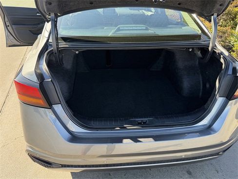 Used 2025 Nissan Altima 2.5 SV image 23