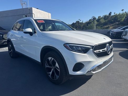 Used 2025 Mercedes-Benz GLC 350e 4MATIC image 3