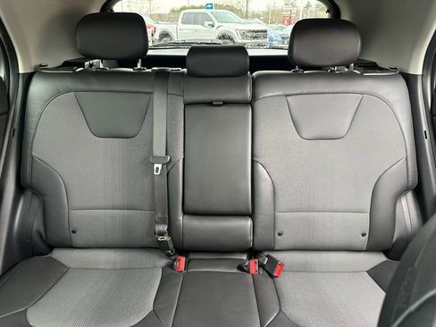 Used 2024 Kia Niro EX Touring image 39