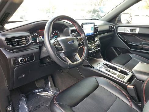 Certified 2023 Ford Explorer ST-Line w/ Class IV Trailer Tow Package image 17