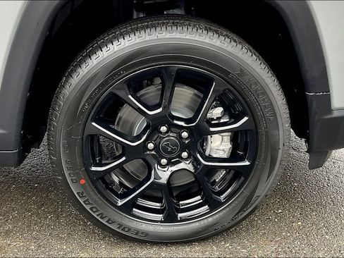 New 2025 Jeep Compass Latitude w/ Altitude Special Edition image 11