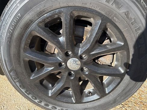 Used 2017 Jeep Cherokee Latitude w/ Cold Weather Group image 7