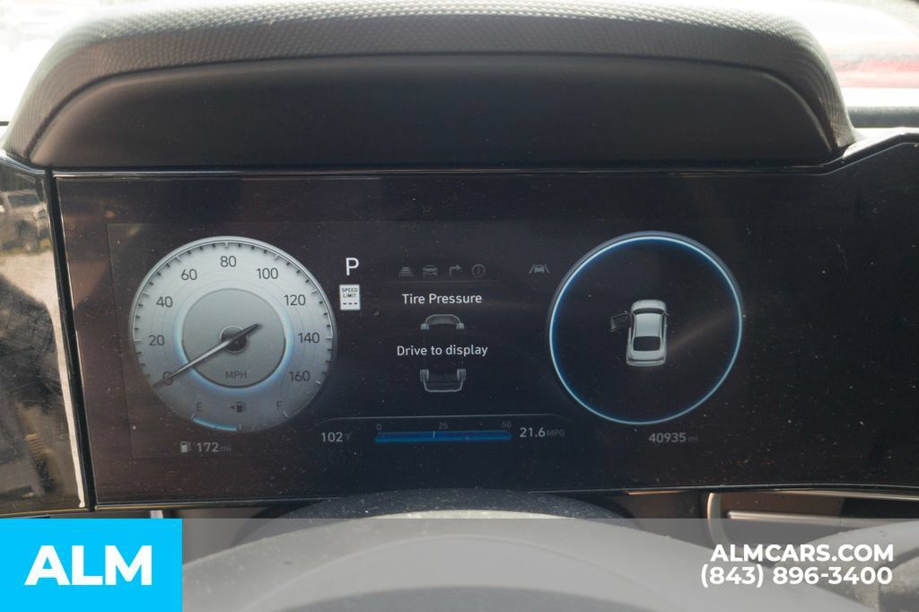 Used 2024 Hyundai Elantra Limited FWD image 15