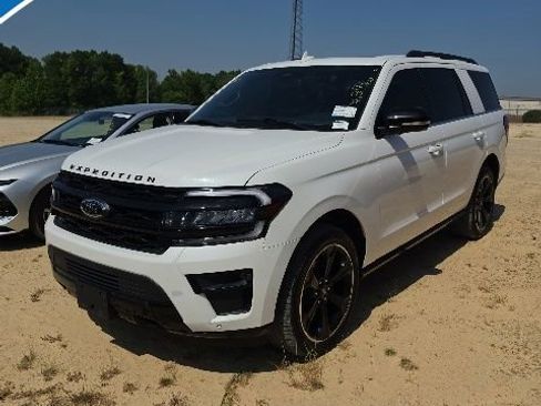 Used 2022 Ford Expedition Limited AWD/4WD image 1