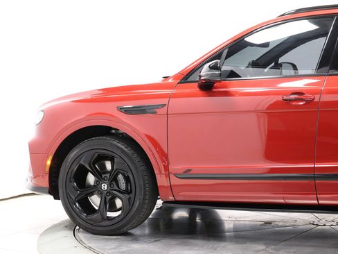 Used 2022 Bentley Bentayga AWD/4WD image 7
