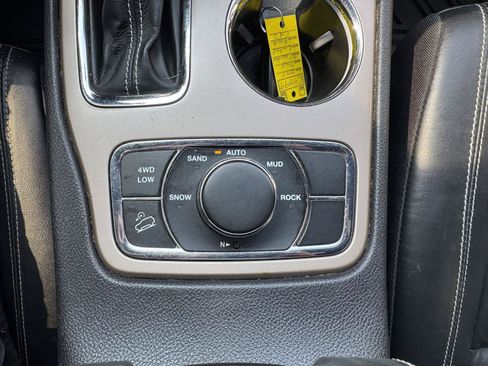 Used 2017 Jeep Grand Cherokee Limited AWD/4WD image 23