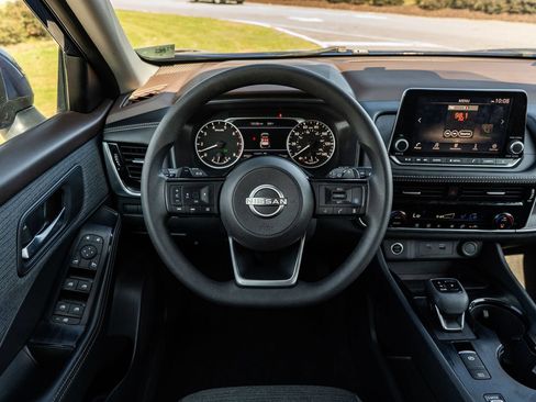 Used 2023 Nissan Rogue SV FWD image 22