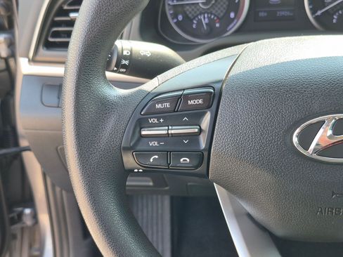 Used 2020 Hyundai Elantra SE w/ Winter Weather Package FWD image 18