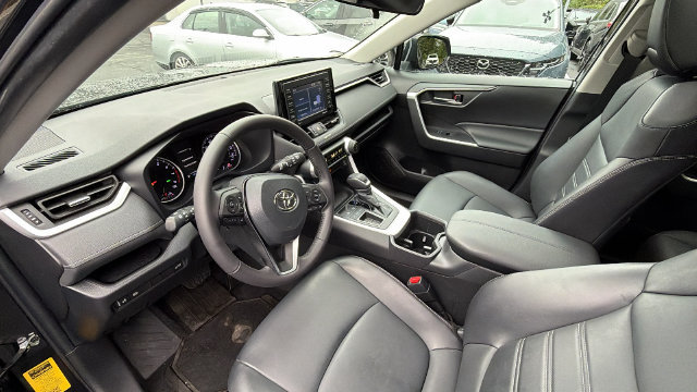 Used 2022 Toyota RAV4 XLE Premium FWD image 17
