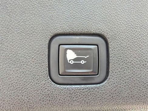 Used 2020 Cadillac XT6 Premium Luxury FWD image 19