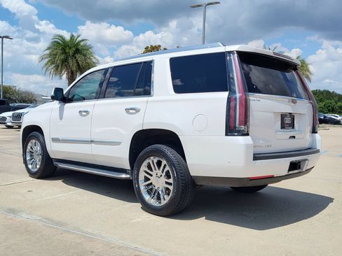 Used 2020 Cadillac Escalade 2WD image 6
