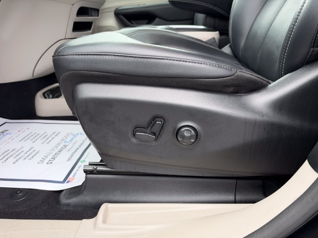 Used 2024 Chrysler Pacifica Limited FWD image 9