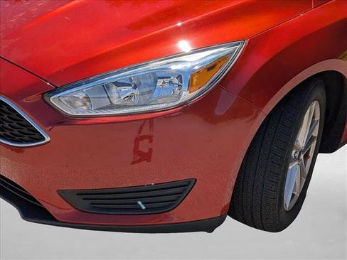 Used 2018 Ford Focus SE FWD image 10