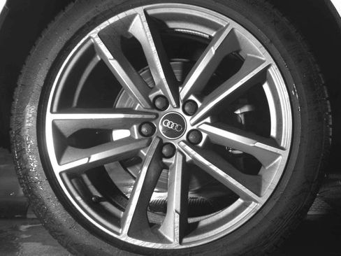 Used 2024 Audi Q3 2.0T Premium image 9