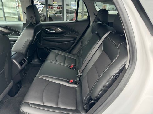 Used 2024 GMC Terrain SLT AWD/4WD image 7