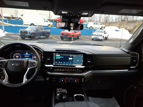 Used 2024 Chevrolet Silverado 1500 LT Trail Boss w/ LT Trail Boss Premium Package image 13