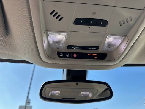 Used 2019 Buick Enclave Essence image 33