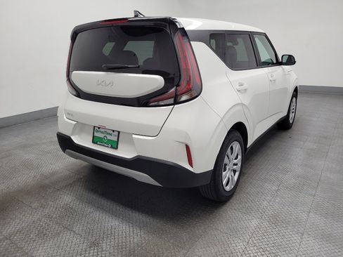 Used 2025 Kia Soul LX image 9