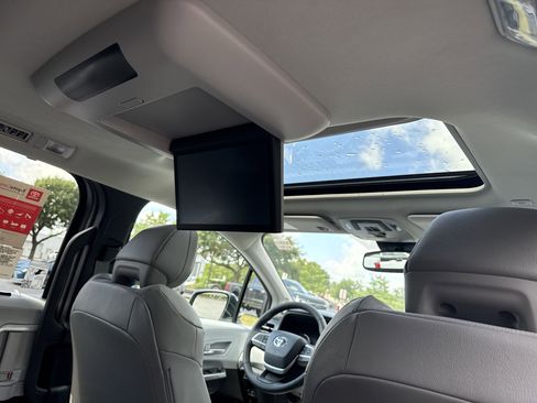 New 2025 Toyota Sienna XLE image 34