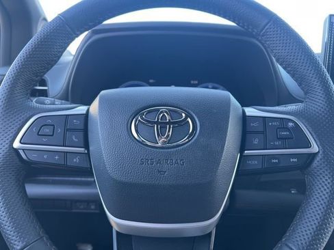 Used 2025 Toyota Sienna Limited image 17