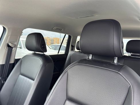 Used 2022 Volkswagen Tiguan SE image 13