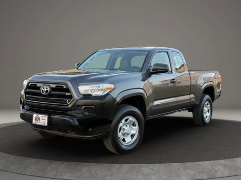 Used 2016 Toyota Tacoma SR RWD image 1