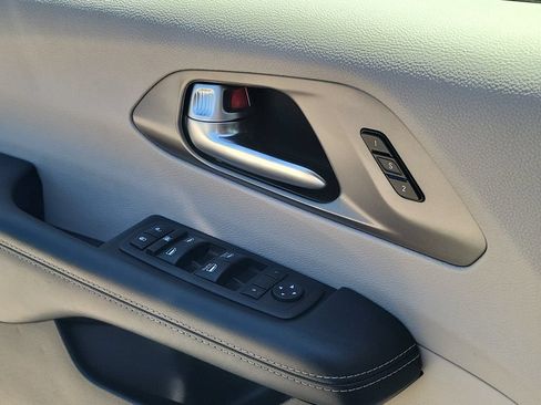 Used 2023 Chrysler Pacifica Touring-L FWD image 19