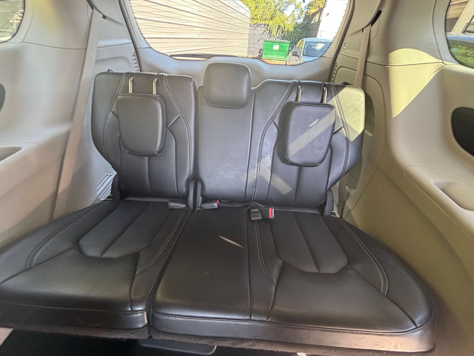 Used 2024 Chrysler Pacifica Touring-L FWD image 27