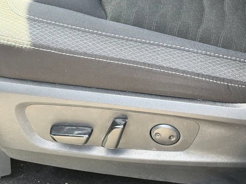 Used 2025 Nissan Pathfinder SV FWD image 5