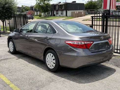 Used 2016 Toyota Camry LE FWD image 3