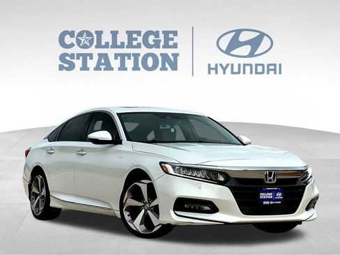 Used 2020 Honda Accord Touring image 3