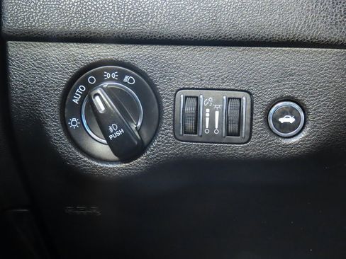 Used 2019 Chrysler 300 Touring L w/ Quick Order Package 22F image 34