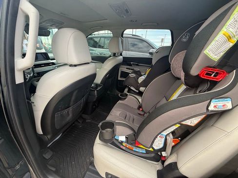 Used 2022 Kia Telluride S FWD image 11