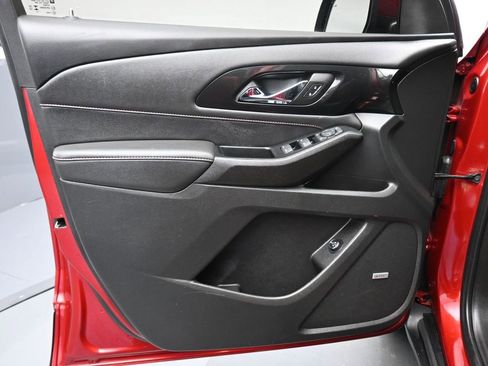 Used 2023 Chevrolet Traverse RS image 9