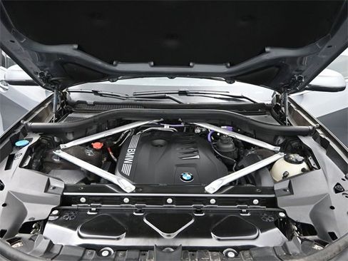 Used 2024 BMW X7 xDrive40i image 13