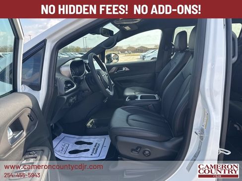 New 2026 Chrysler Pacifica Select w/ S Appearance Package FWD image 11
