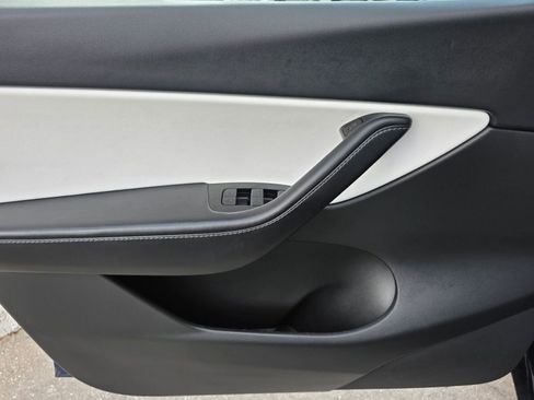 Used 2021 Tesla Model Y Long Range image 23