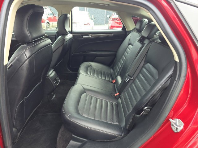 Used 2017 Ford Fusion SE w/ Fusion SE Technology Package FWD image 13