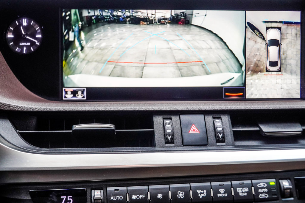 Used 2020 Lexus ES 300h Ultra Luxury FWD image 28