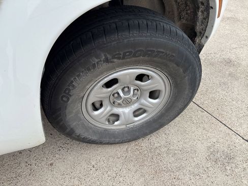 Used 2024 Nissan Frontier S w/ S Utility Package image 15