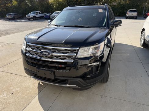 Used 2018 Ford Explorer XLT w/ Equipment Group 201A image 2