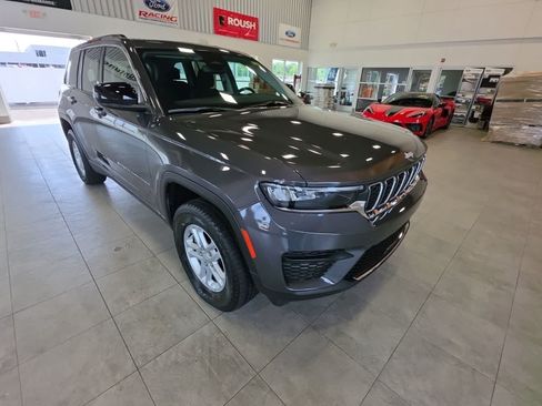 Used 2023 Jeep Grand Cherokee Laredo w/ Luxury Tech Group I AWD/4WD image 6
