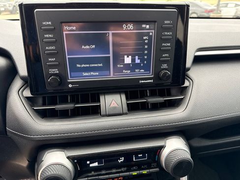 Used 2021 Toyota RAV4 LE FWD image 23