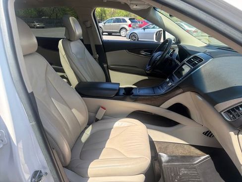 Used 2017 Lincoln MKX Select w/ Lincoln MKX Climate Package AWD/4WD image 13