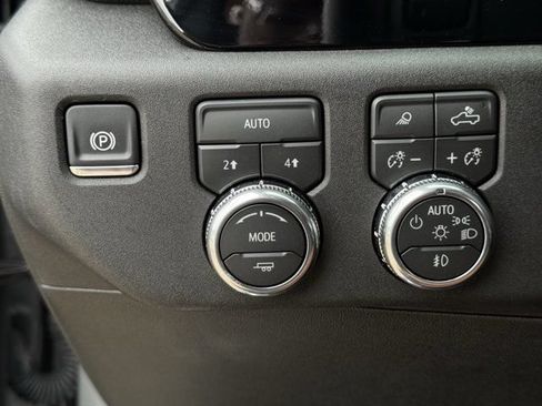 Used 2026 GMC Sierra 1500 SLT AWD/4WD image 24
