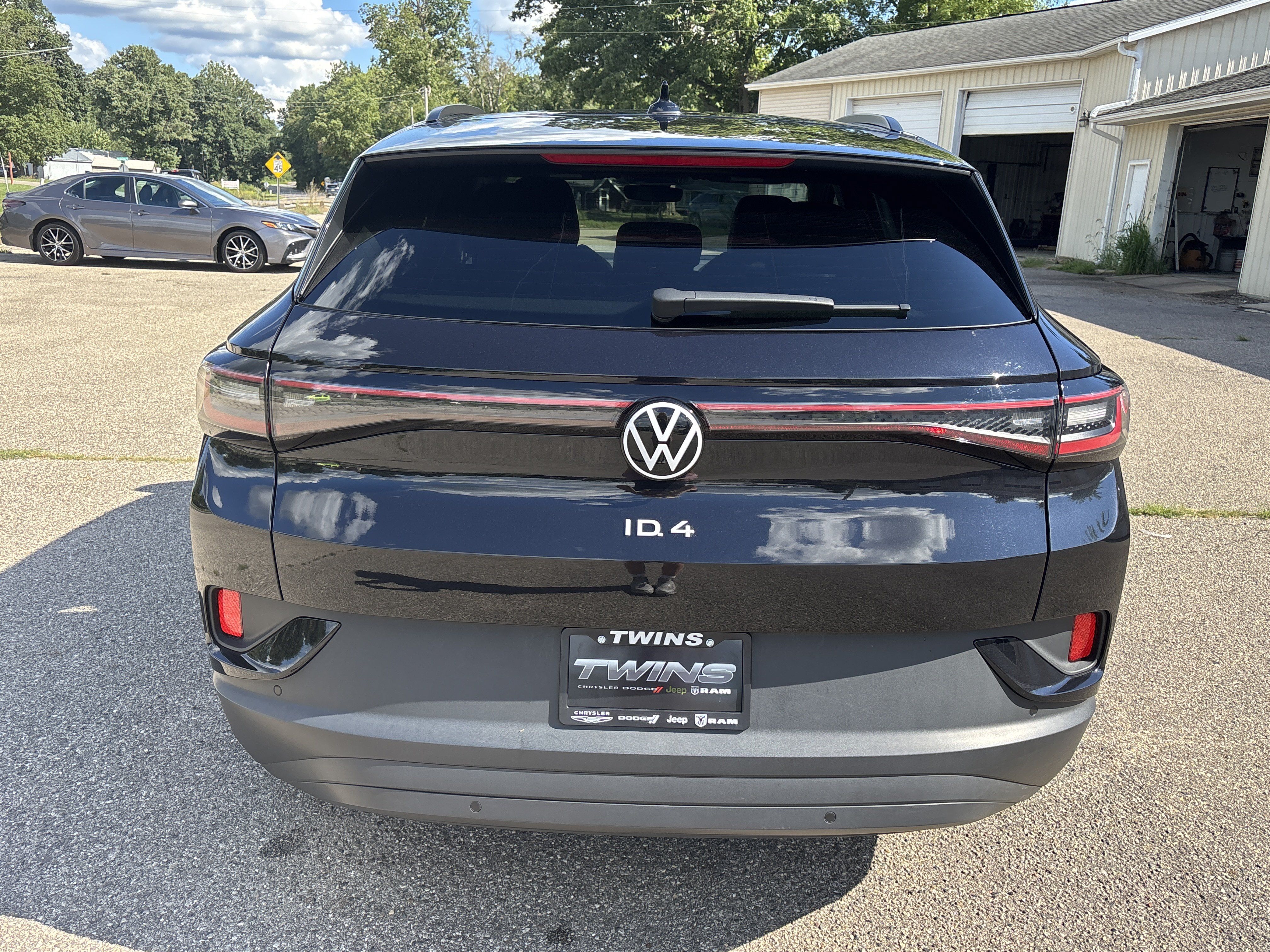 Used 2024 Volkswagen ID.4 2WD image 4