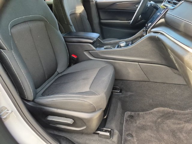 Used 2025 Jeep Grand Cherokee 4WD image 22
