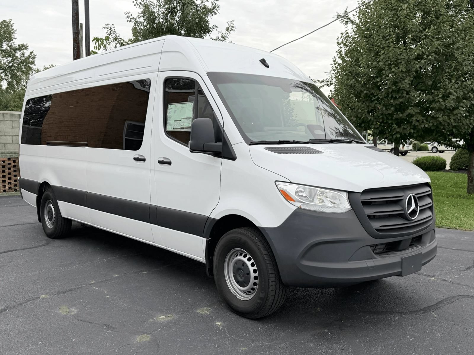 Used 2025 Mercedes-Benz Sprinter 2500 image 9